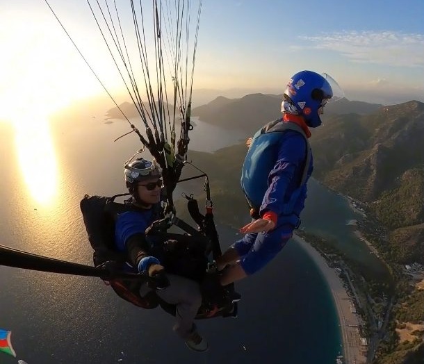 Azərbaycanlı paraglider və base jumperdən Türkiyədə möhtəşəm show!